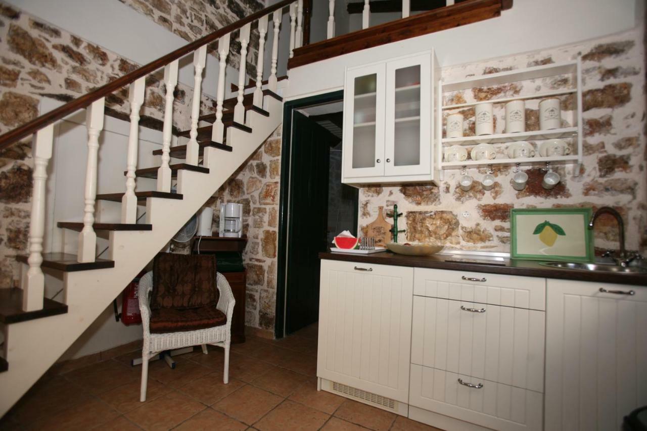 Christina'S Stone Cottage Kassiopi Exterior photo